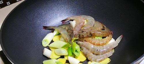 《无敌装备搭配，打造最强安琪虾！》（安琪虾装备攻略及最佳组合推荐）