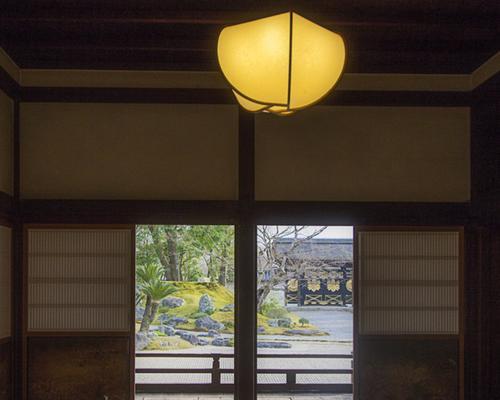 以祭半月的庭院攻略（打造宁静祥和的庭院世界）